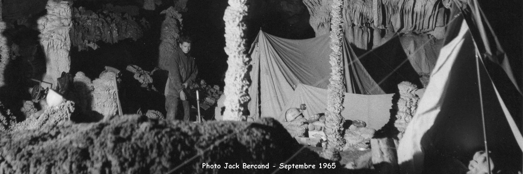 Le campement dans la Grotte en 1965