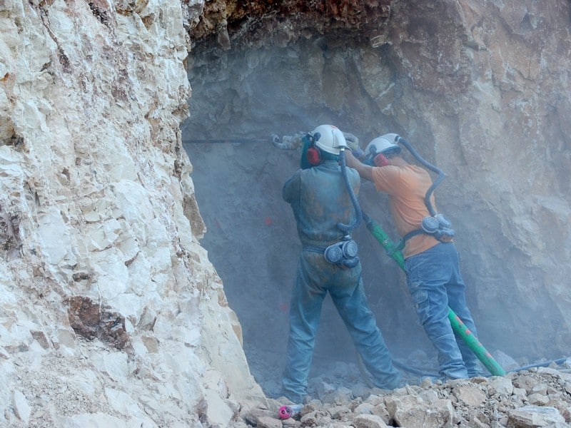 Percement du premier tunnel