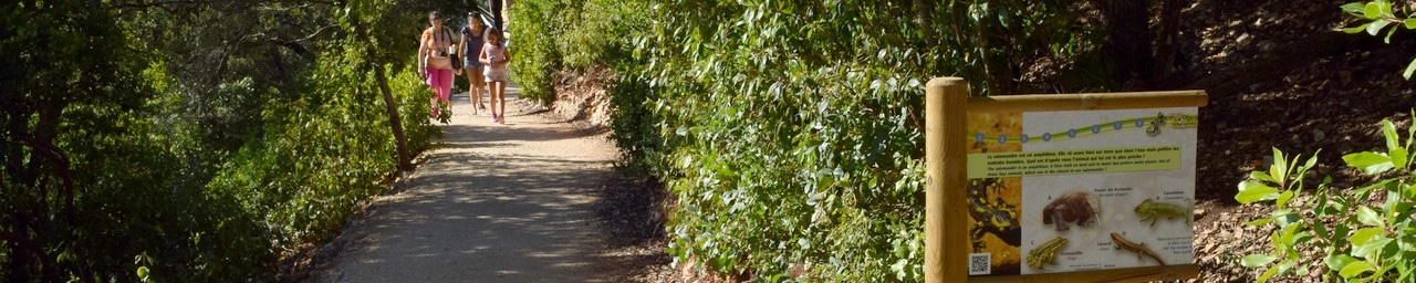 The interpretive trail going from the parking to the welcome center
